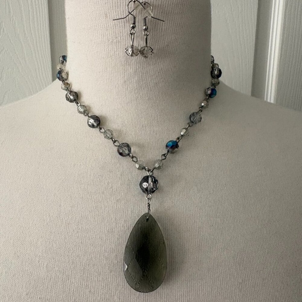 Cookie Lee Glass Beaded Necklace with Teardrop Pendant and Earrings